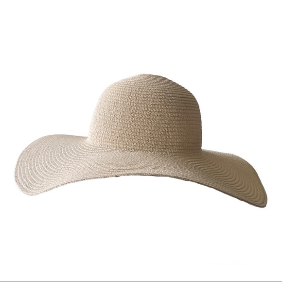 Accessories - Oversized summer straw hat